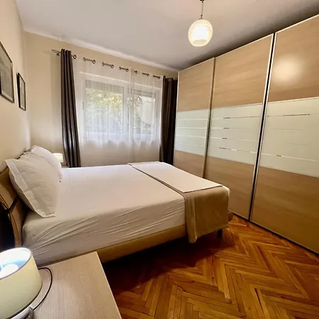 Sisterhood Rooms- Shared Bathroom 旅馆 *