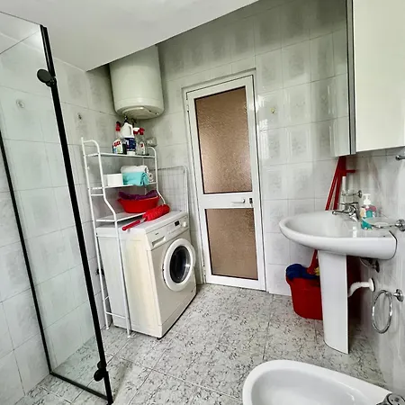 Sisterhood Rooms- Shared Bathroom 地拉那